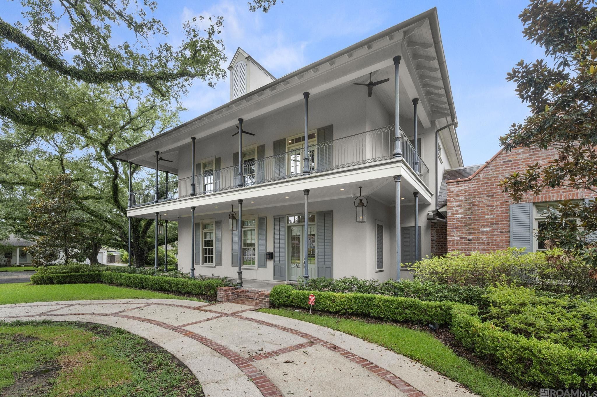 Photo 1 of 60 for 1958 Ingleside Dr, Baton Rouge LA 70808