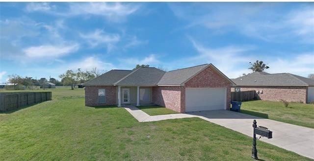 Photo 1 of 14 for 2125 Benedetto Lane, Port Allen LA 70767