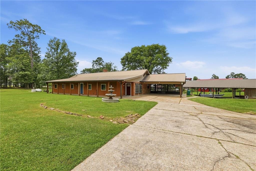Photo 1 of 35 for 32557 Ponchartrain Drive, Springfield LA 70462