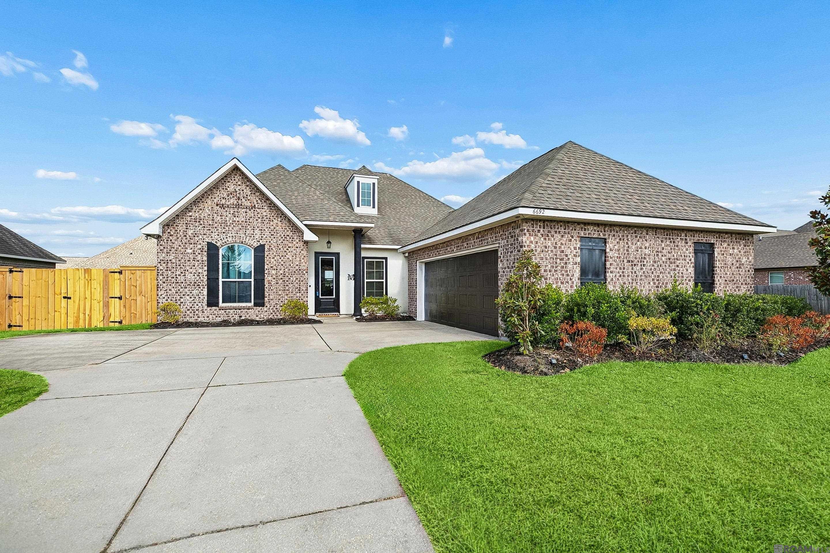 Photo 1 of 17 for 6692 Linwood Dr, Addis LA 70710