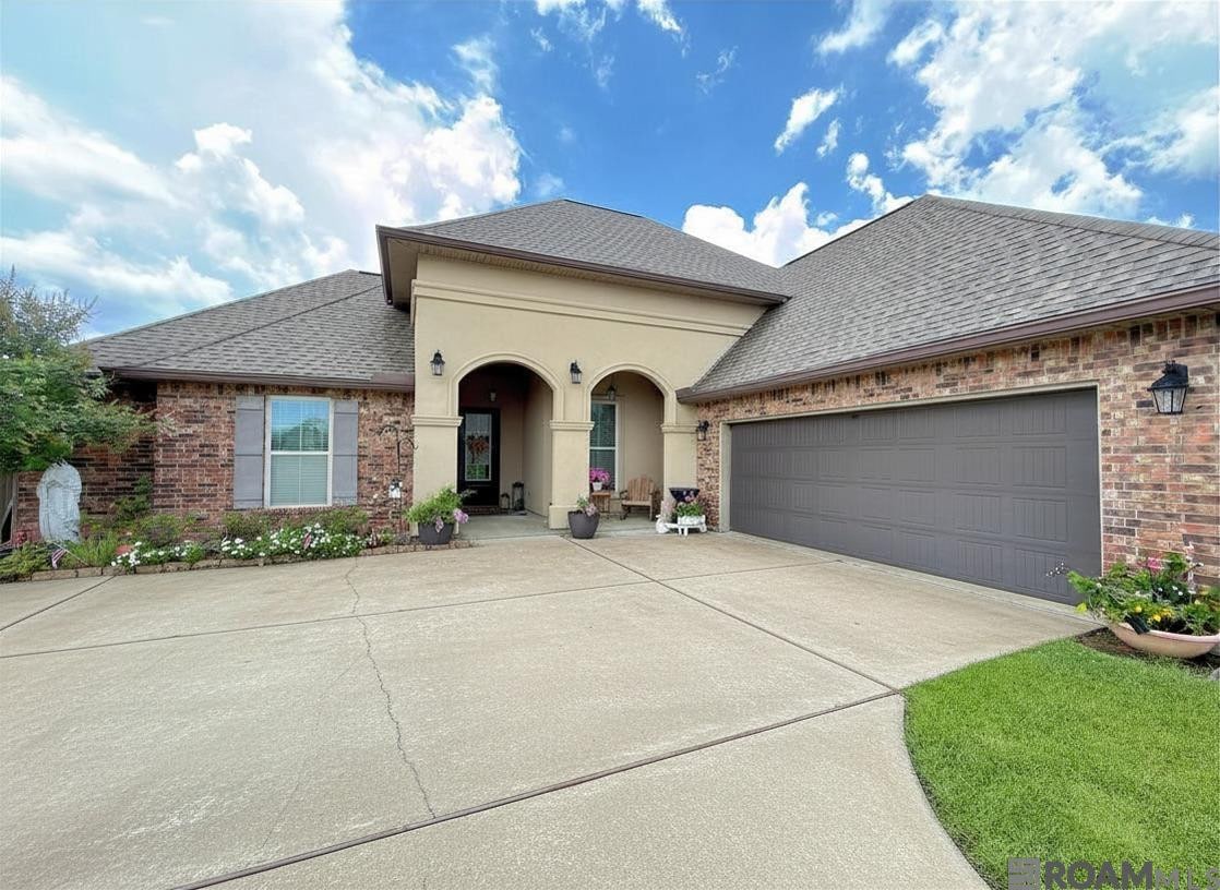 Photo 1 of 33 for 4418 Union Dr, Addis LA 70710