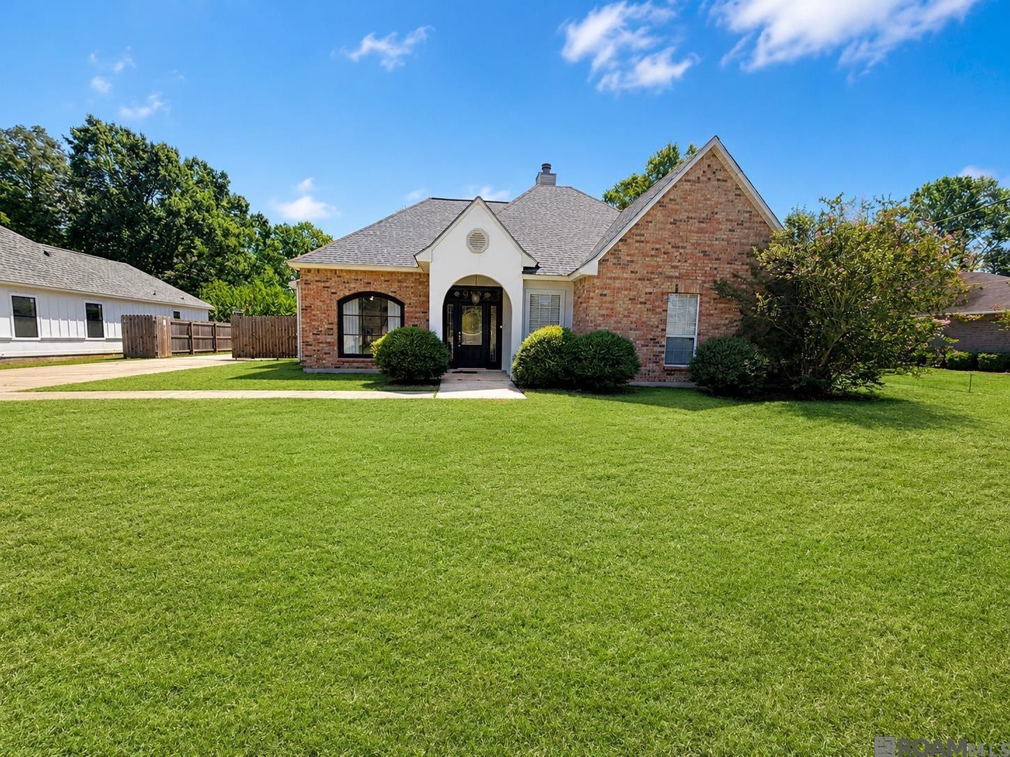 Photo 1 of 19 for 913 Bohne Rd, Port Allen LA 70767