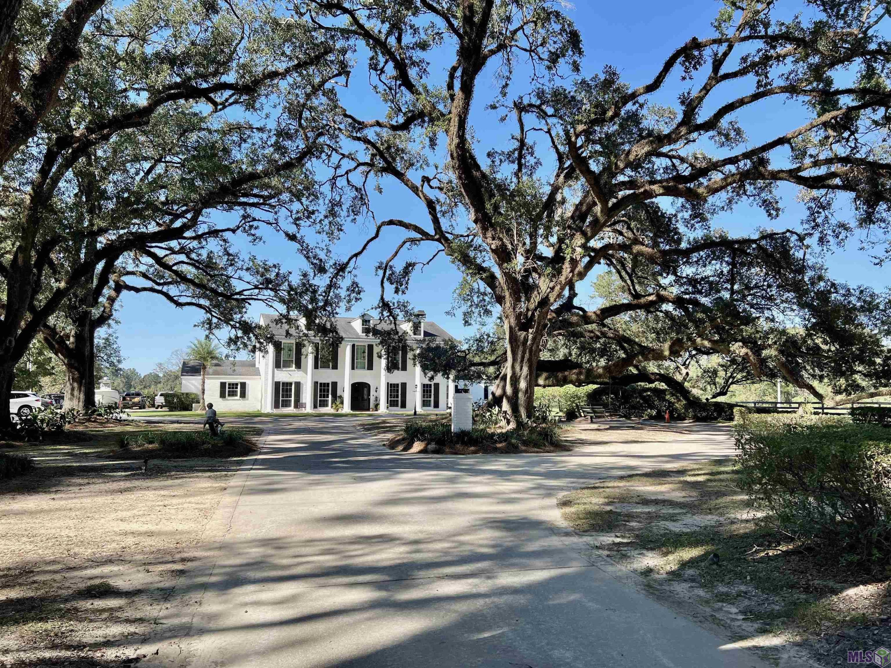 Photo 1 of 10 for 15415 Greenwell Springs Rd, Greenwell Springs LA 70739