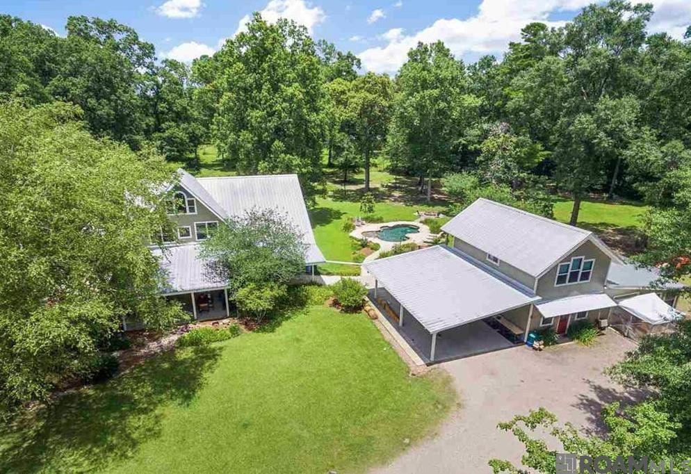Photo 1 of 31 for 10875 Brown Rd, Denham Springs LA 70726