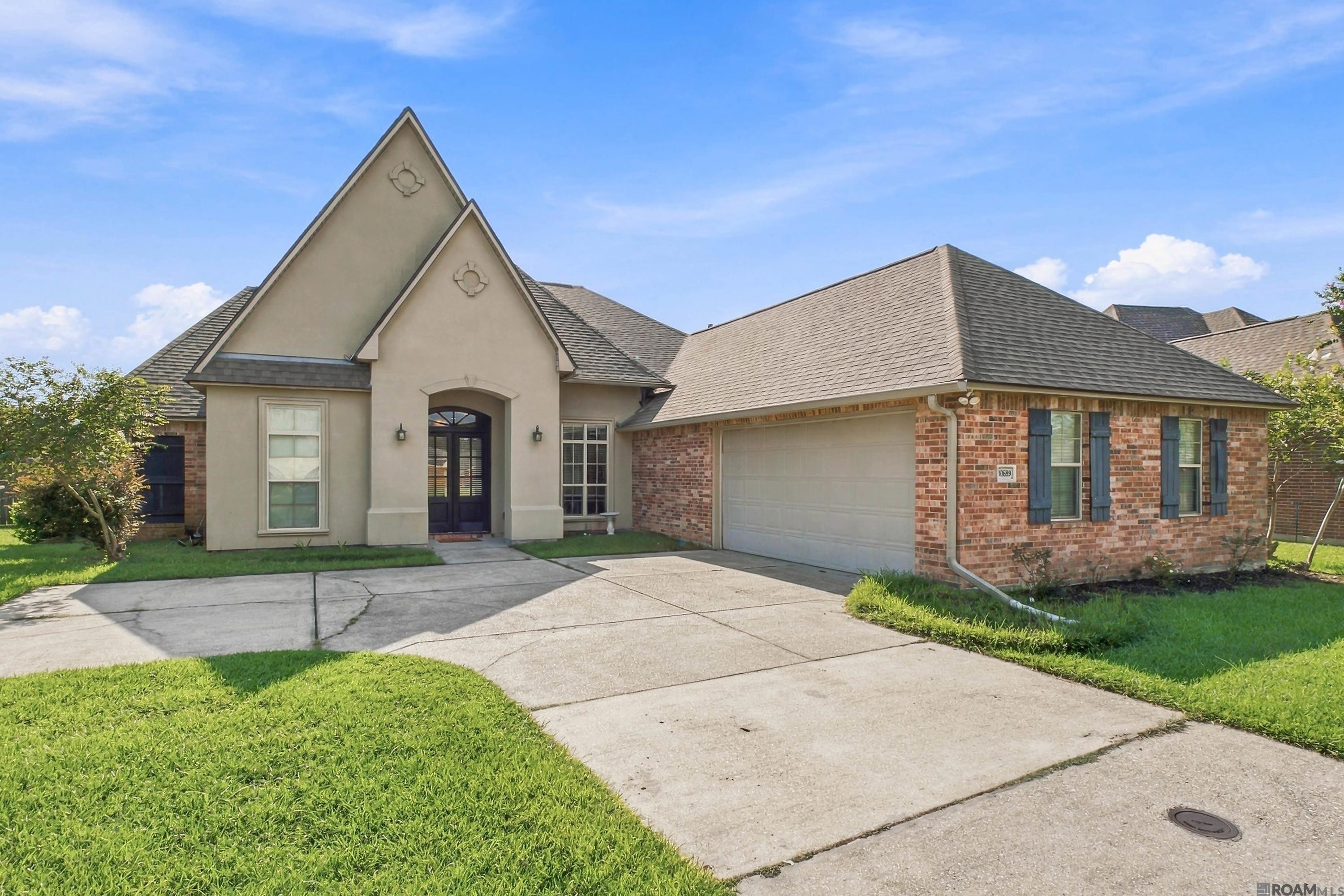 Photo 1 of 28 for 30889 Creek Valley Dr, Denham Springs LA 70726