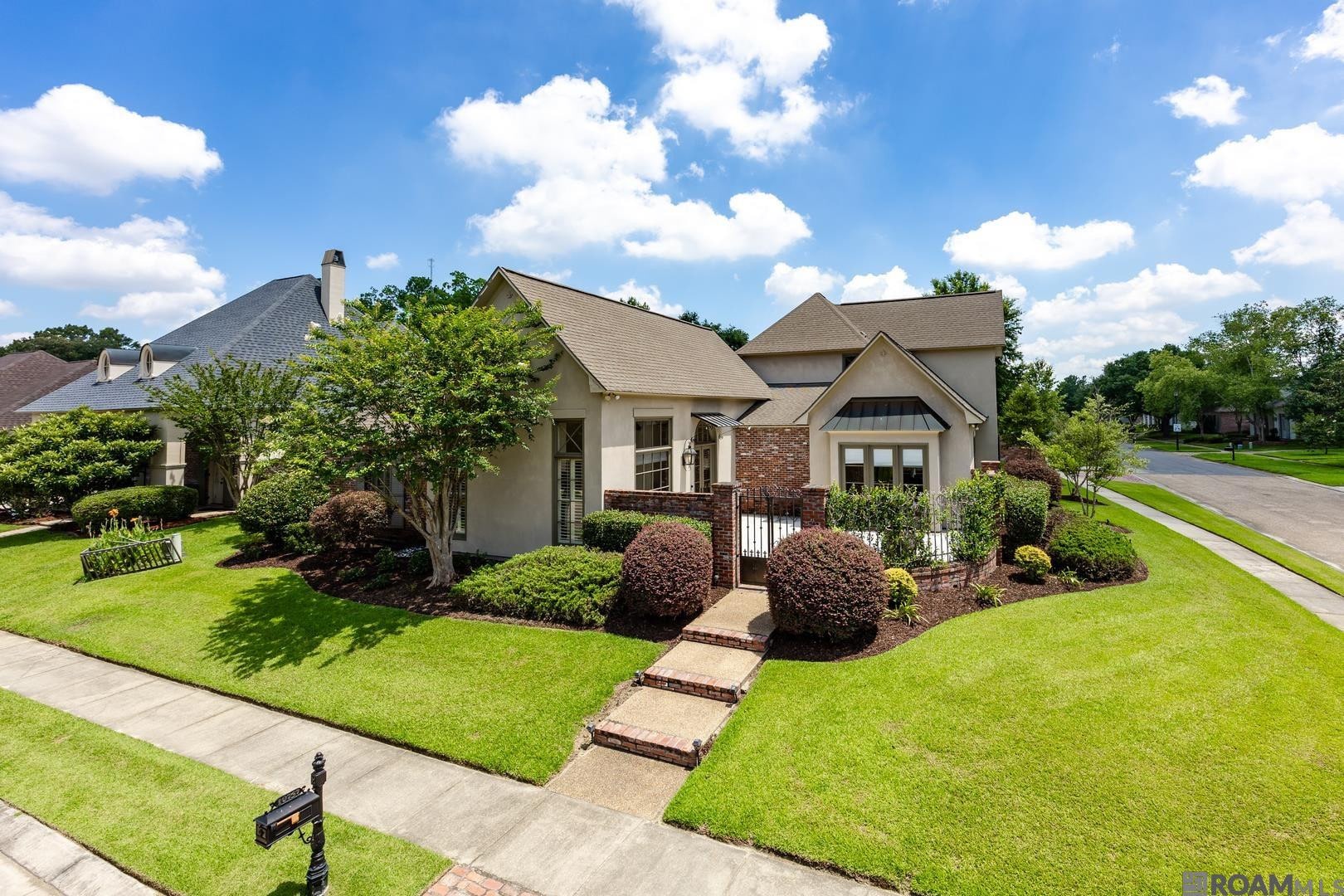 Photo 1 of 49 for 10757 Royal Ridge Ave, Baton Rouge LA 70810