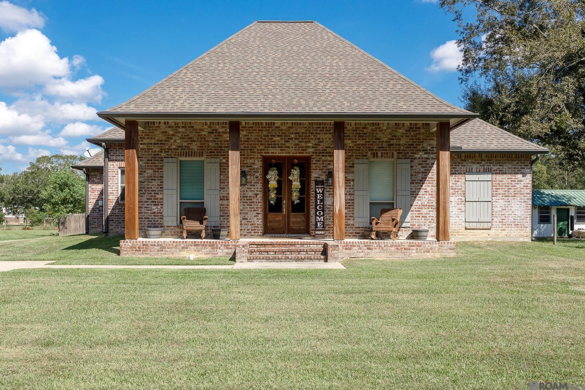 Photo 1 of 24 for 43050 LA Hwy 931, Gonzales LA 70737