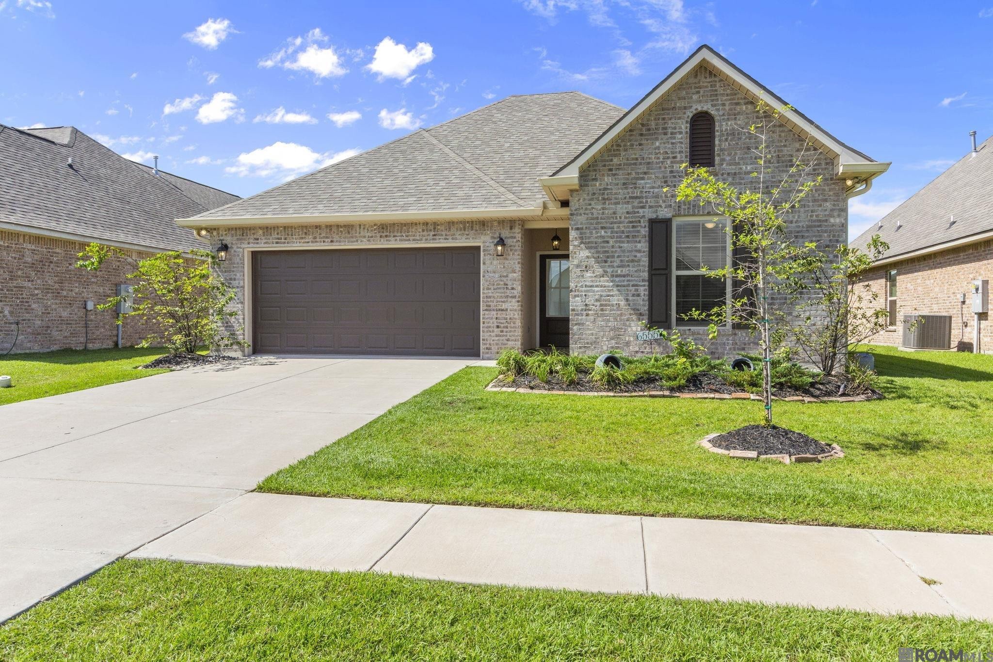 Photo 1 of 34 for 6555 Island Edge Dr, Gonzales LA 70737