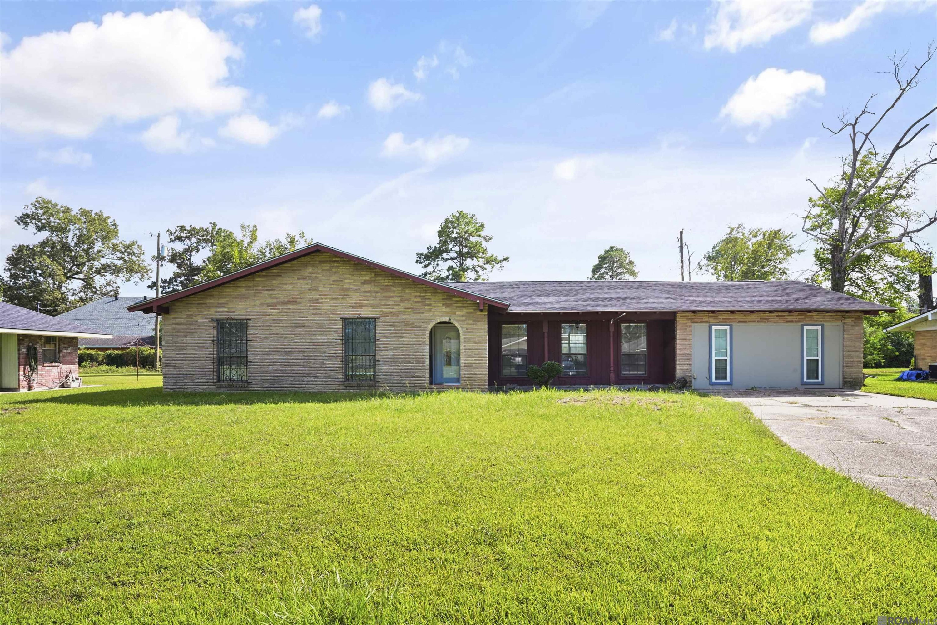 Photo 1 of 16 for 9978 W Tams Dr, Baton Rouge LA 70815