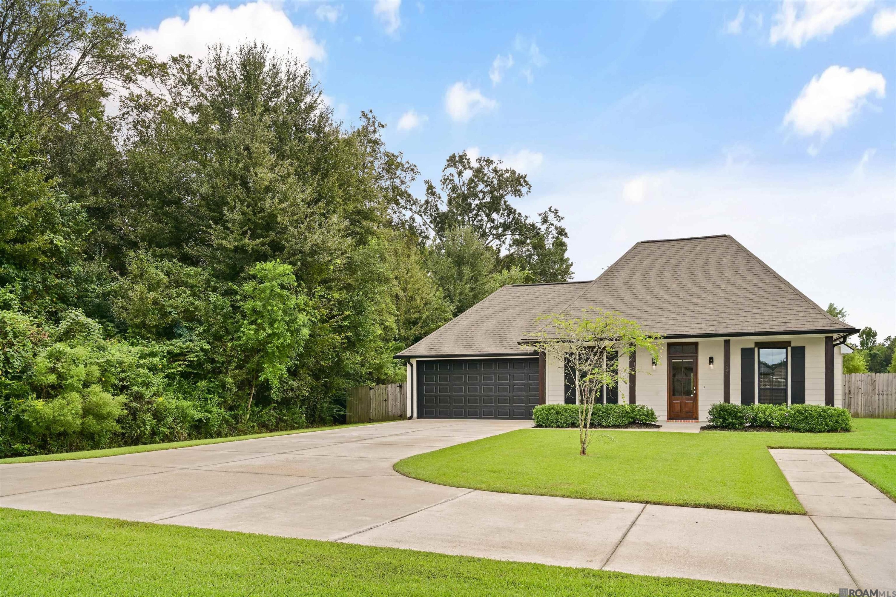 Photo 1 of 27 for 907 Flat Lands Dr, Gonzales LA 70737