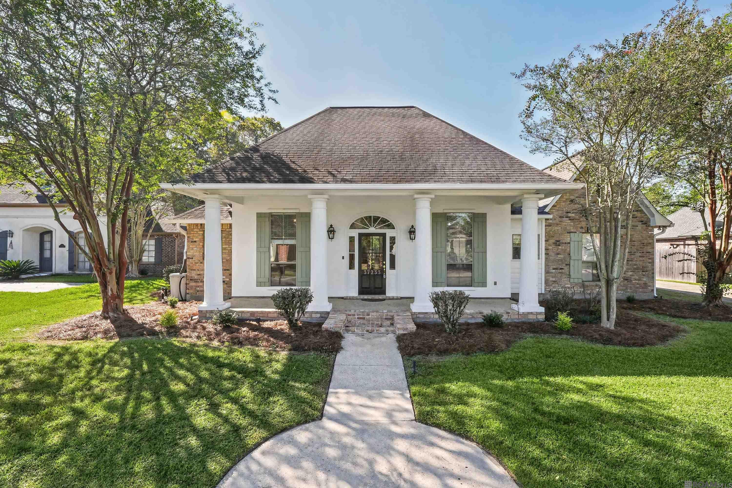 Photo 1 of 28 for 37233 S Lakeshore Ave, Prairieville LA 70769