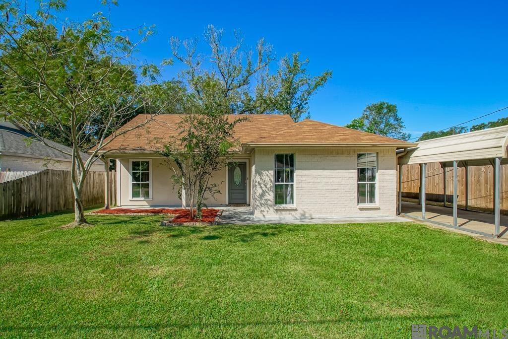Photo 1 of 26 for 13249 She Lee Place Rd, Gonzales LA 70737