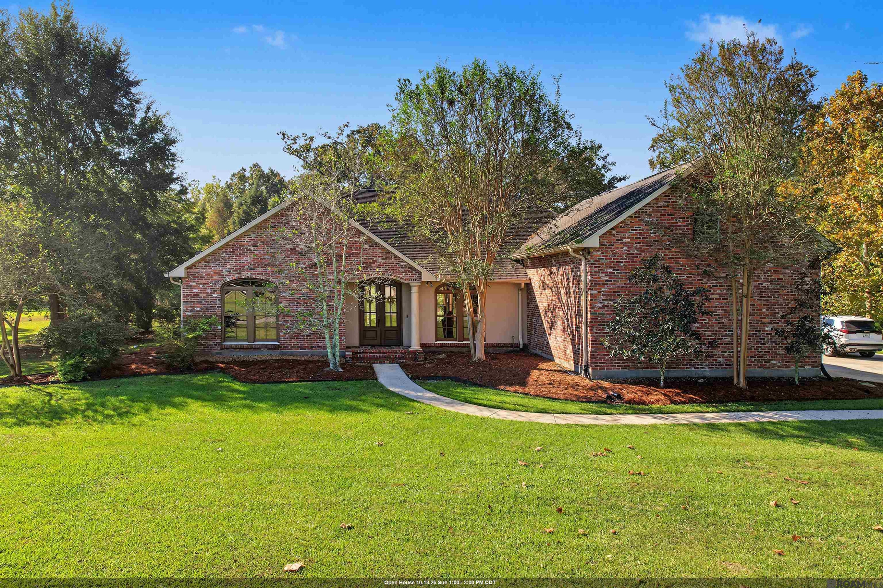 Photo 1 of 25 for 20704 La Rouge Ct, Livingston LA 70754
