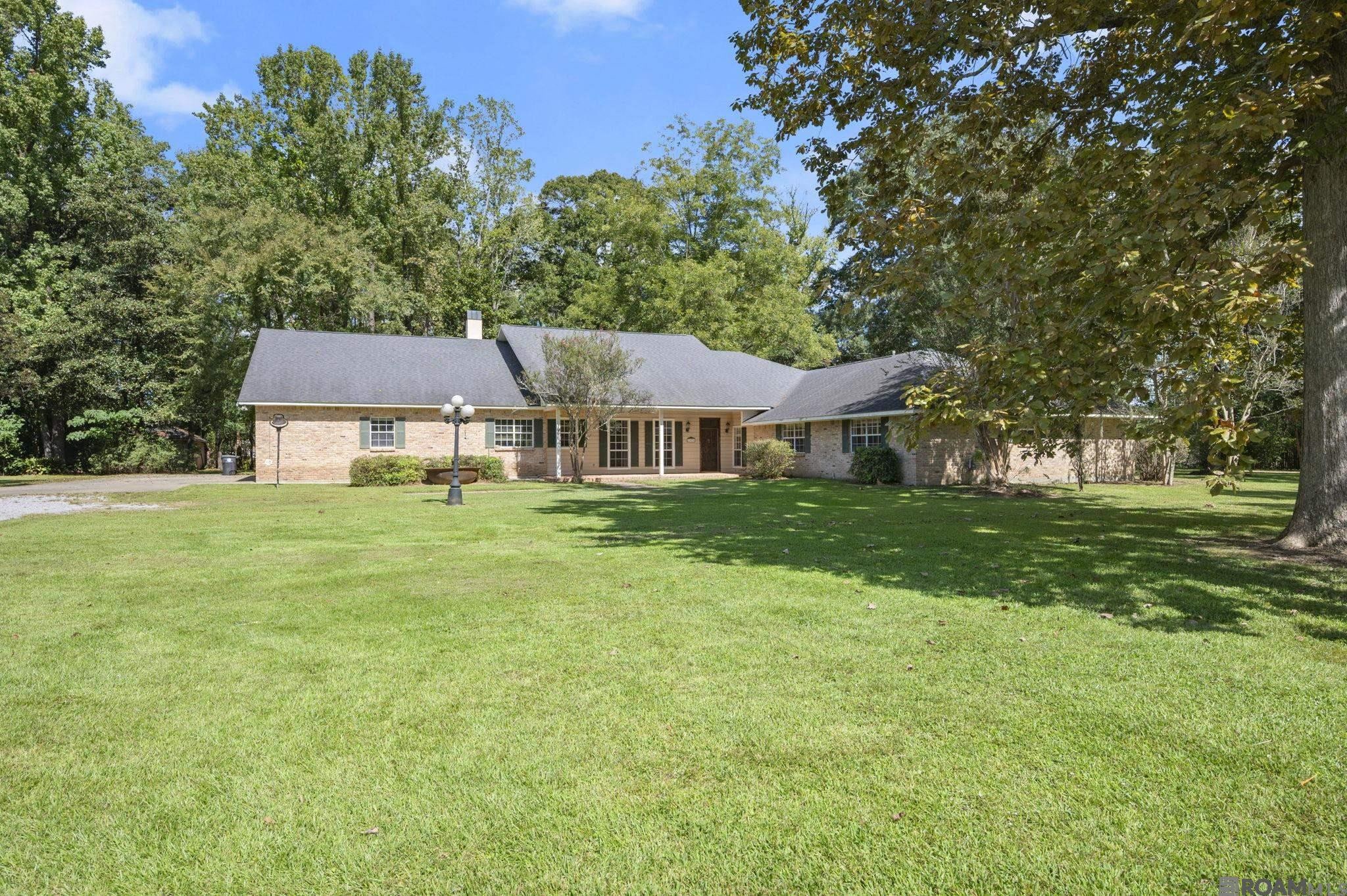 Photo 1 of 45 for 7979 Delaville Dr, Baton Rouge LA 70808
