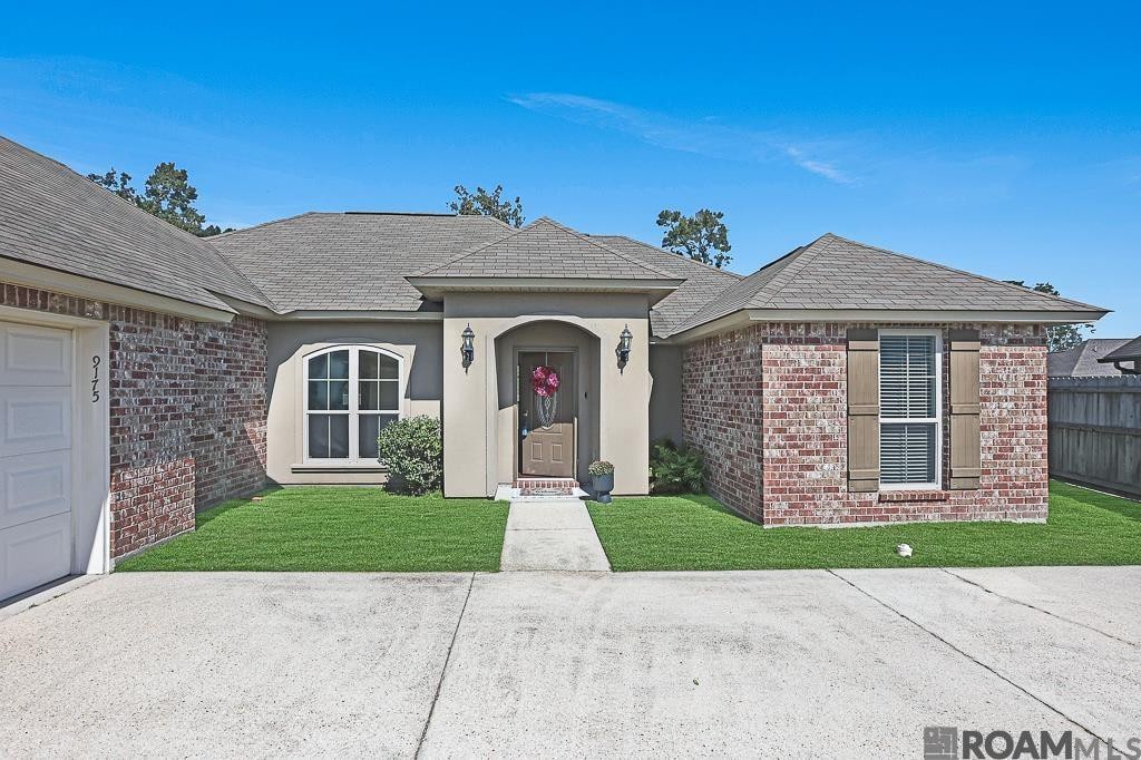 Photo 1 of 29 for 9175 Yellowfin Dr, Denham Springs LA 70726