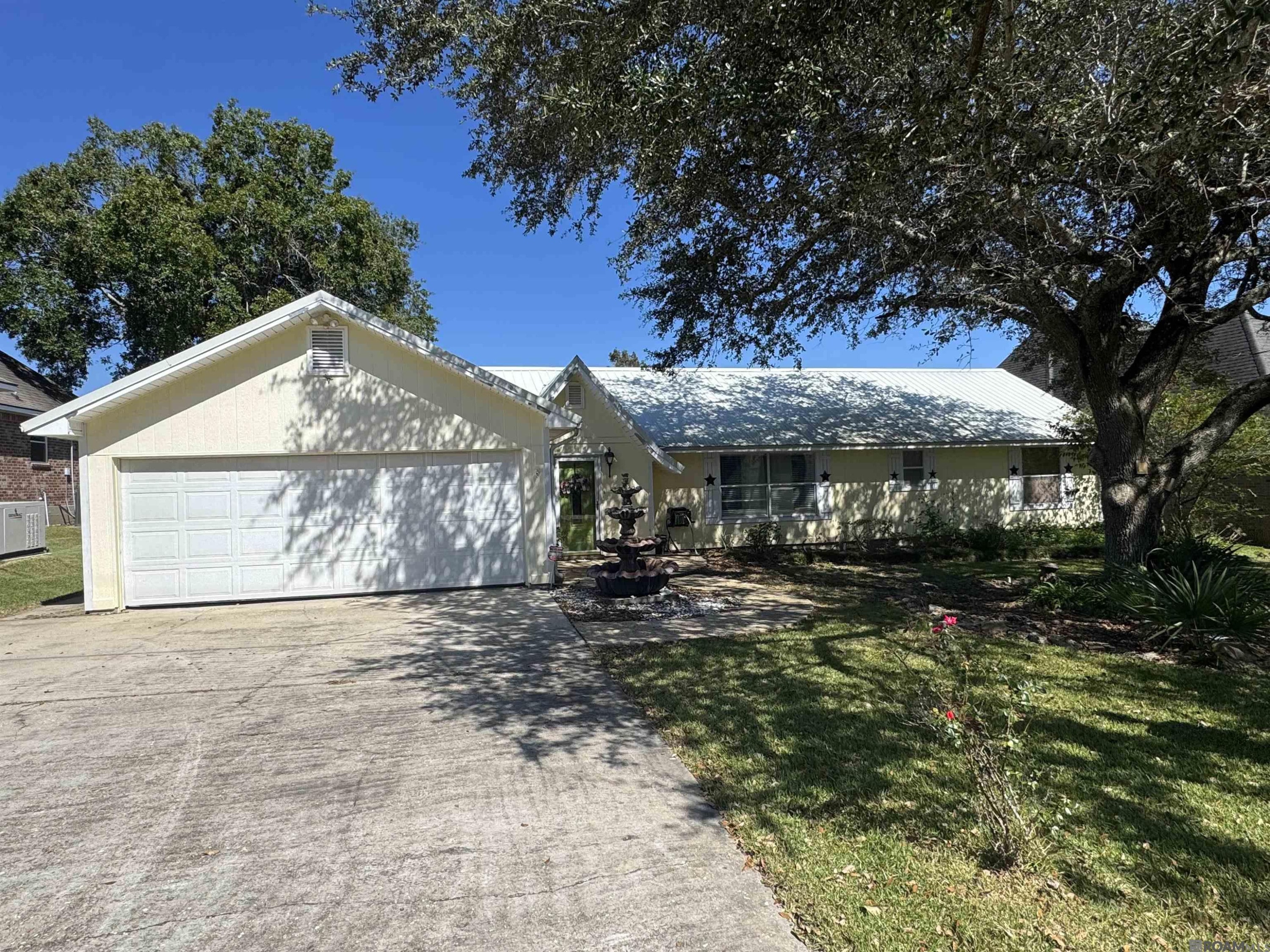 Photo 1 of 12 for 14092 Bayou Terrace Dr, St. Amant LA 70774