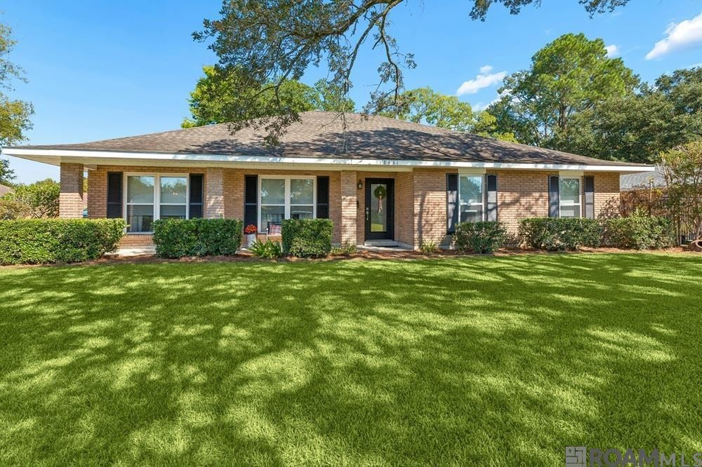 Photo 1 of 16 for 12431 Brookshire Ave, Baton Rouge LA 70815