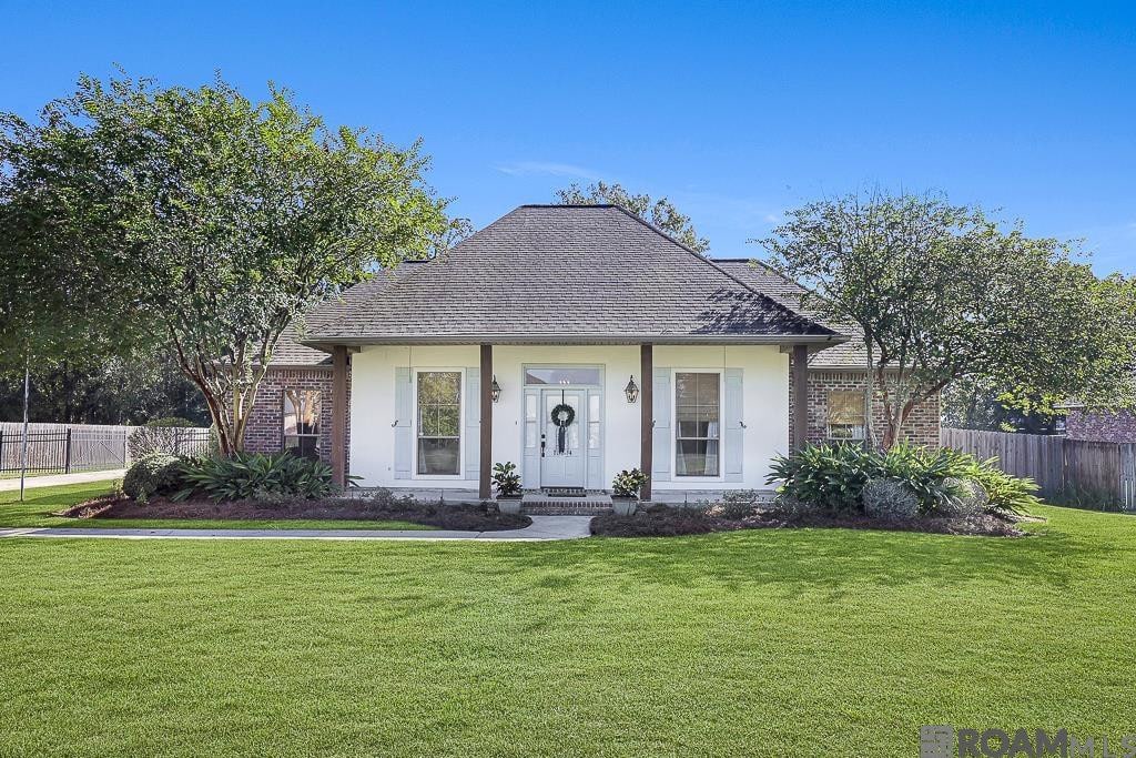 Photo 1 of 26 for 16194 Ole Homestead Ln, Prairieville LA 70769