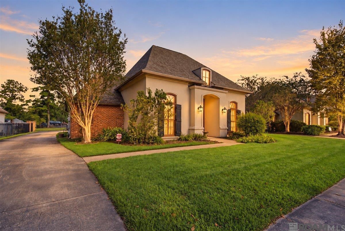 Photo 1 of 30 for 9456 Homestead Dr, Baton Rouge LA 70817