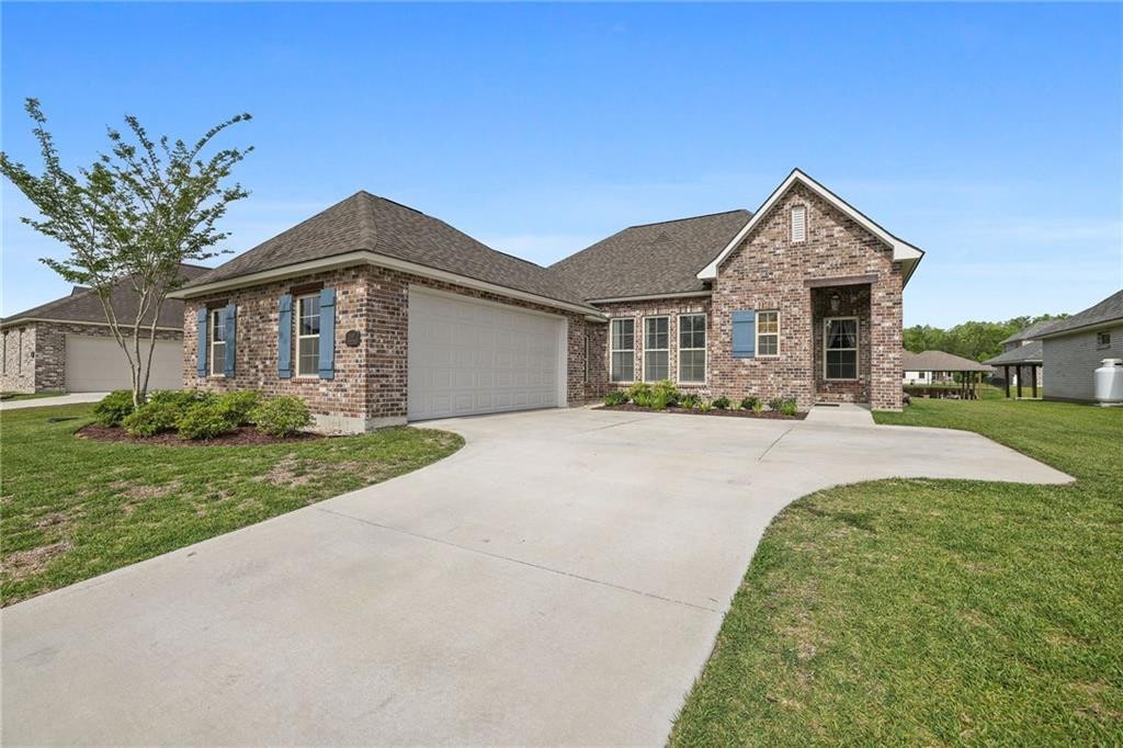 Photo 1 of 27 for 21497 Bluefin Drive, Springfield LA 70462