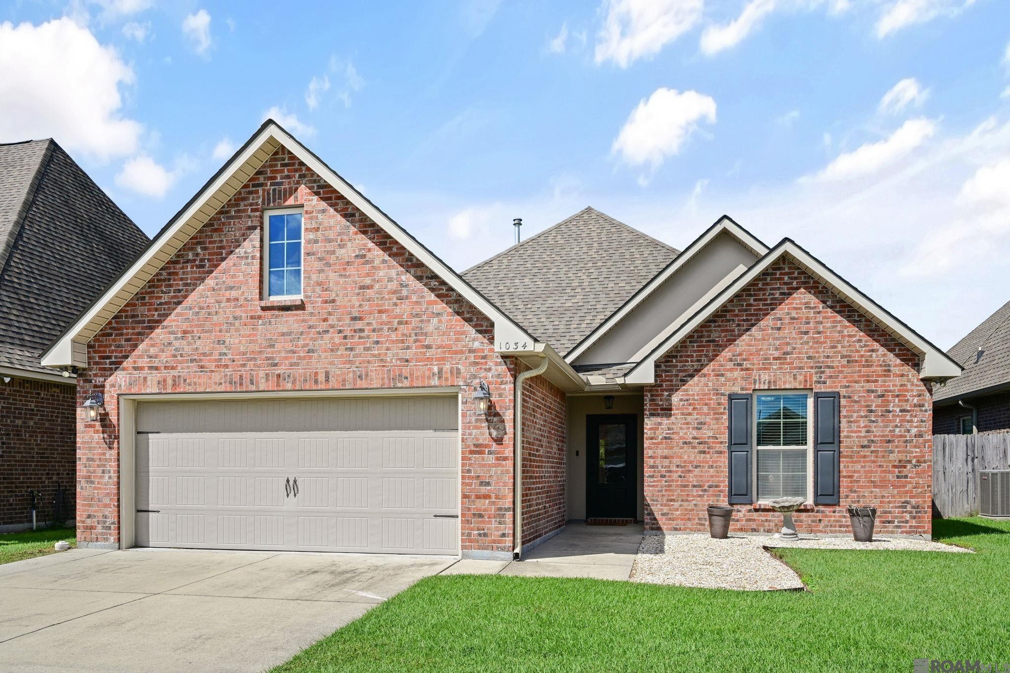 Photo 1 of 18 for 1034 Shadow Bluff Dr, Baton Rouge LA 70820