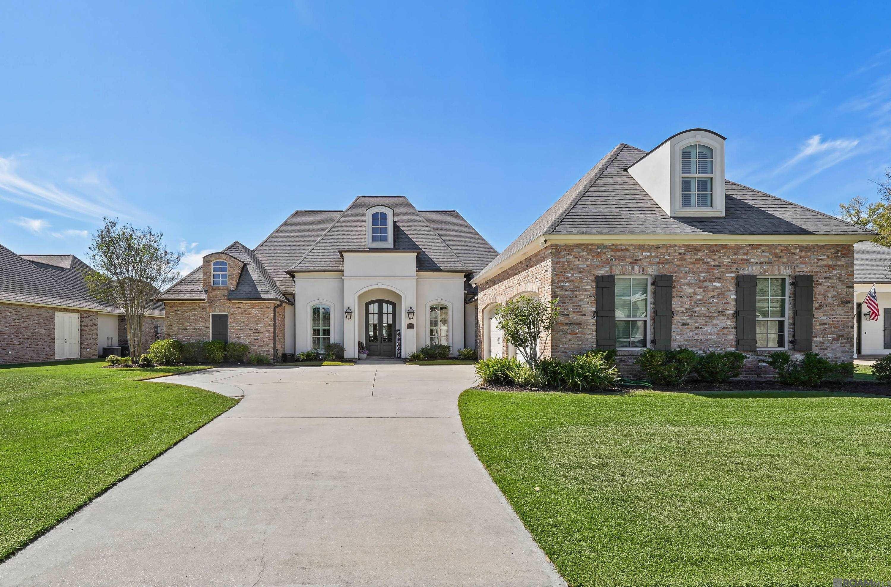 Photo 1 of 31 for 7097 Fleur De Lis, Zachary LA 70791