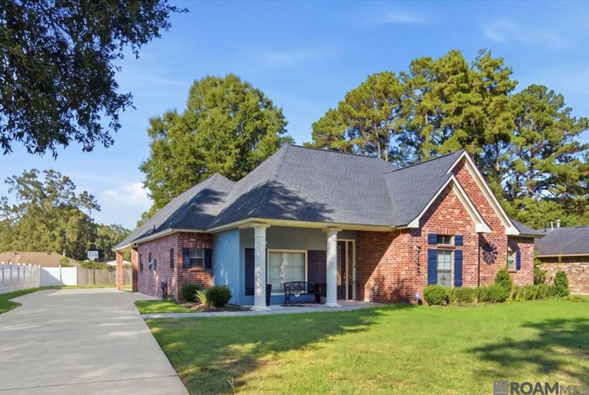 Photo 1 of 13 for 7123 Jupiter Dr, Baker LA 70714