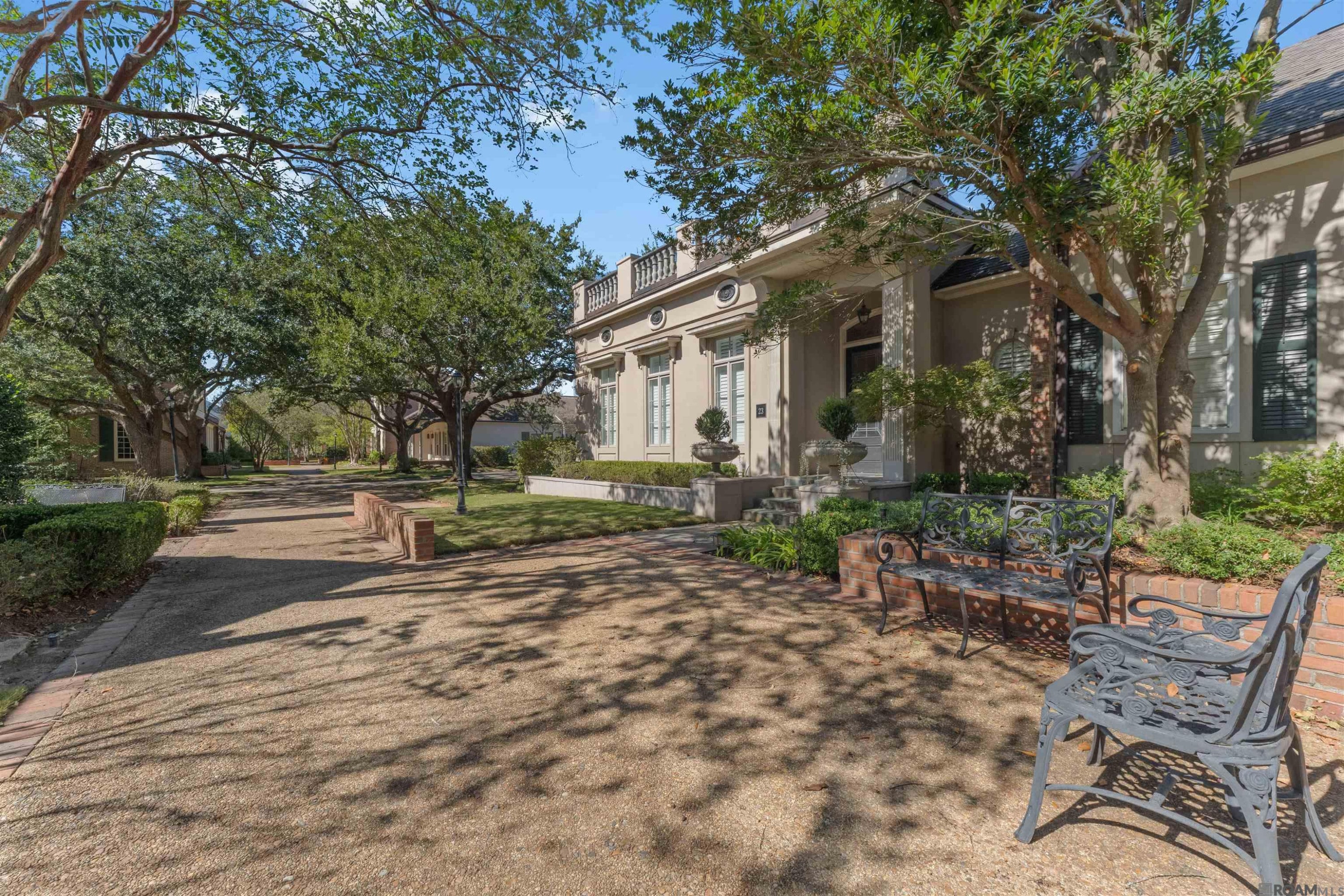 Photo 1 of 48 for 23 Jamestowne Ct, Baton Rouge LA 70809