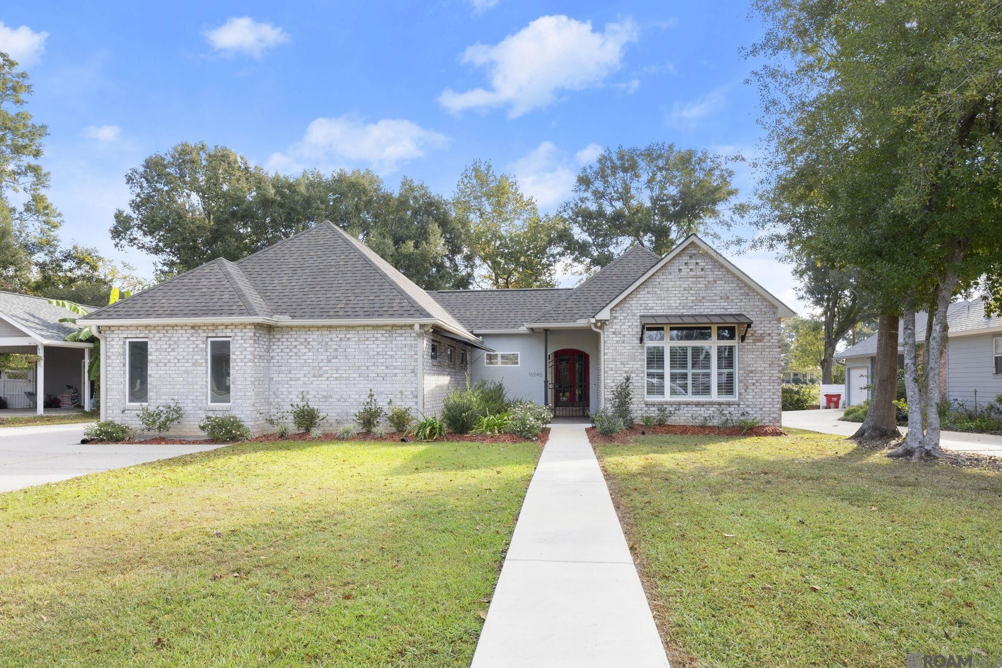 Photo 1 of 39 for 16546 Jefferson Oaks Dr, Prairieville LA 70769
