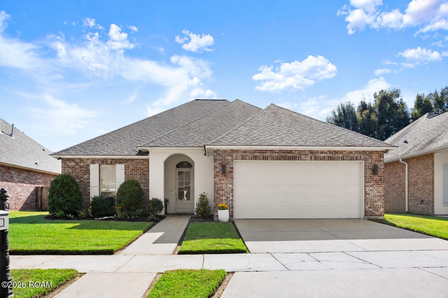 Photo 1 of 32 for 5933 Parkknoll Place Drive, Baton Rouge LA 70816